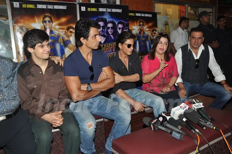 Happy New Year Cast Visits Theatre to Meet Fans