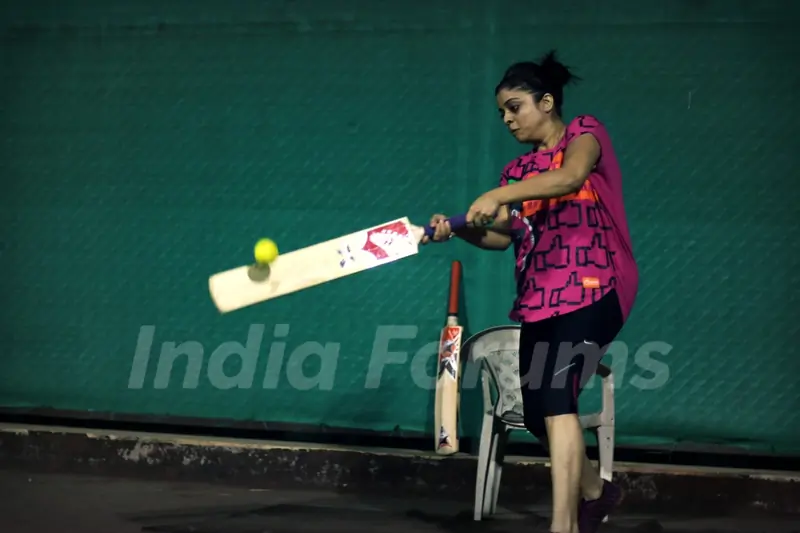 Nivedita Basu snapped practicing for Box Cricket League
