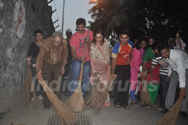 Vivek Oberoi was snapped cleaning the streets at CPAA Cleanliness Drive