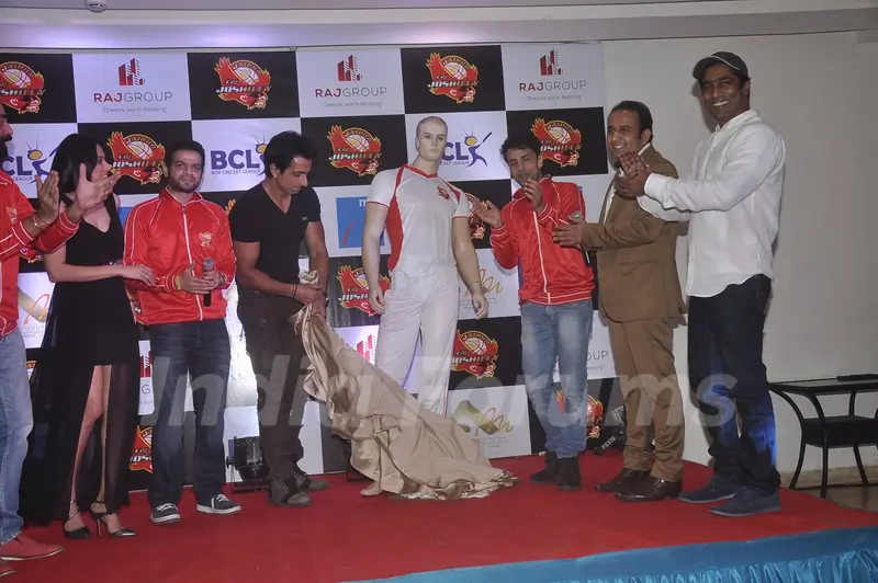 Sonu Sood unviels the Jersey of BCL Team Jaipur Raj Joshiley