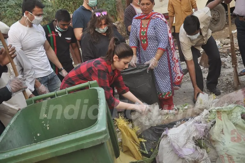 Tammanah picks up the garbage at a Cleanliness Drive