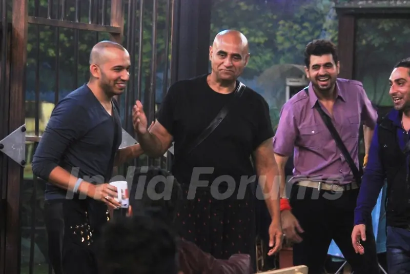 Puneet Issar released from the jail where he had been locked as punishment in Bigg Boss 8