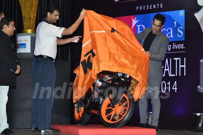MS Dhoni unviels the New Bike Range at Positive Health Awards