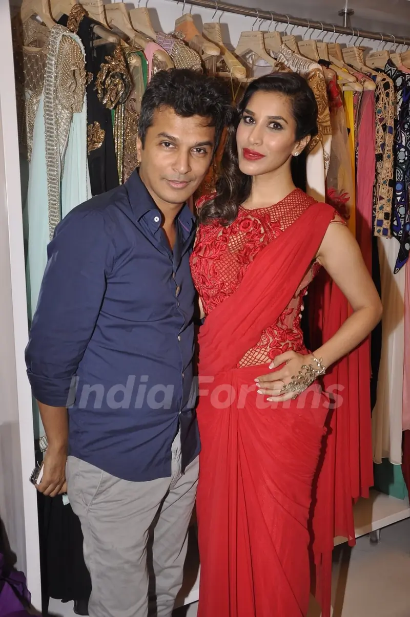 Sophie Choudry poses with Vikram Phadnis at Sonaakshi Raaj Store Launch