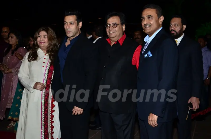 Salman Khan poses with Subhash Ghai and his wife at Arpita Khan's Wedding Reception