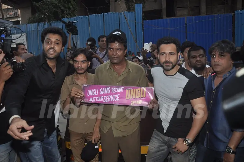 Emraan Hashmi poses with Rickshaw drivers at the Promotions of Ungli