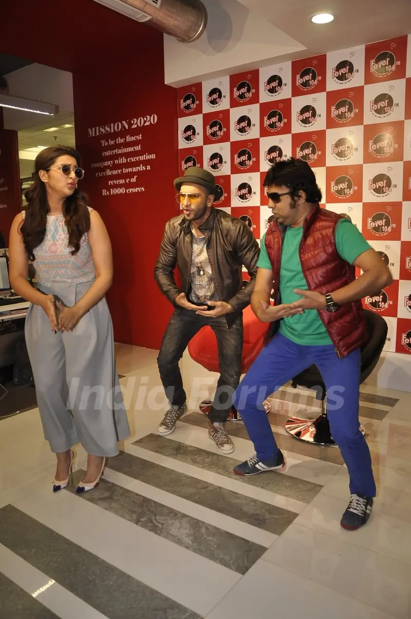 Ranveer Singh and Parineeti Chopra shake a leg with Rj Anurag at Promotions of Kill Dil at Fever FM