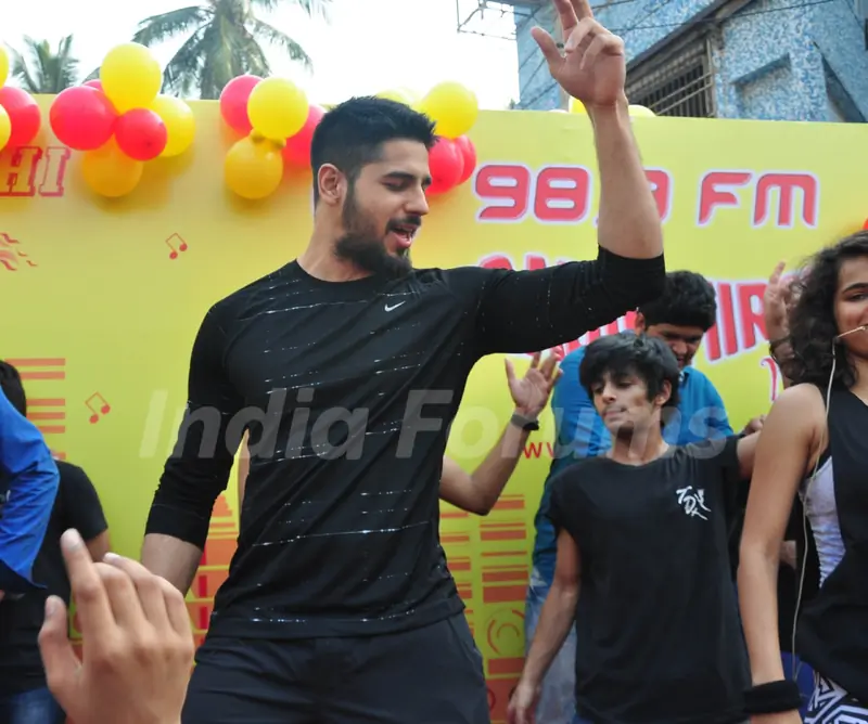 Sidharth Malhotra performs with his fans at the Radio Mirchi event at Equal Street