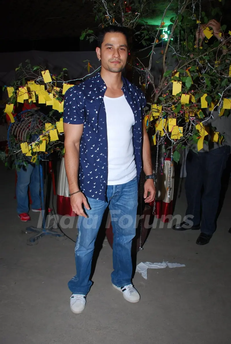 Kunal Khemu poses for the media at Pet Adoptathon 2014