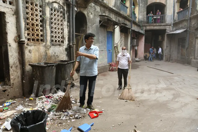 Prasoon Joshi was snapped at Swachh Bharat Abhiyan