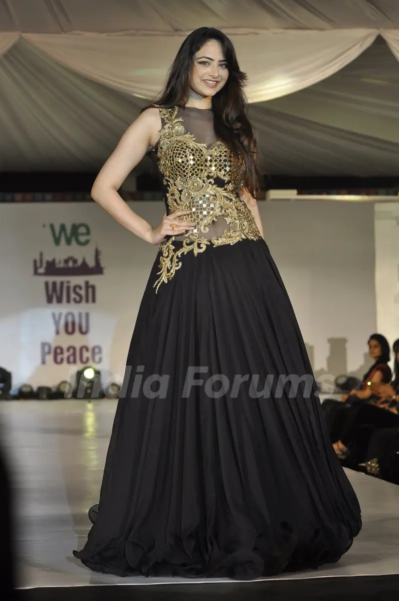 Zoya Afroz walks the ramp at Wellingkar's 26/11 Tribute