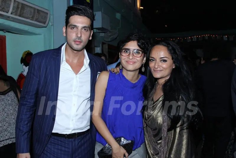 Kiran Rao poses with Zayed Khan and Bandana Tewari at GQ India Bar Nights