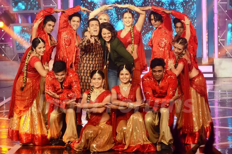 Sonakshi Sinha Promotes Action Jackson on Bigg Boss 8