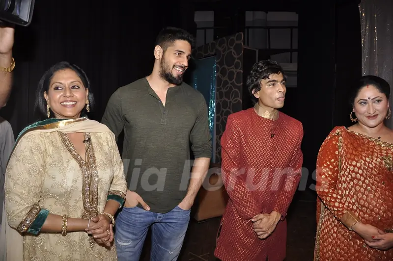 Sidharth Malhotra was snapped at the Premier of Ashvin Gidwani's Show Blame it on Yashraj