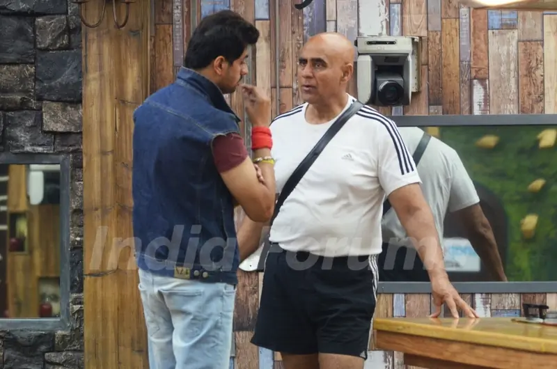 Pritam and Puneet chat at Bigg Boss 8