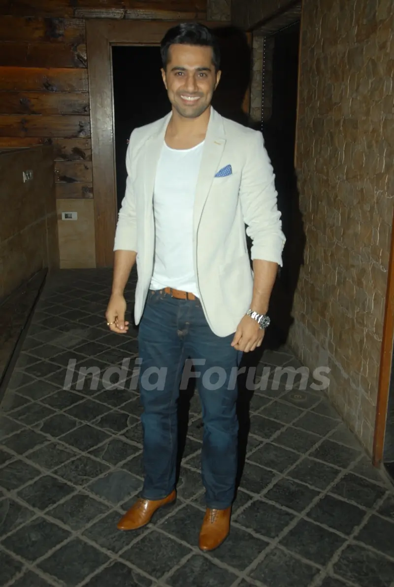 Vishal Karwal poses for the media at Vahbbiz Dorabjee Dsena's Birthday Bash