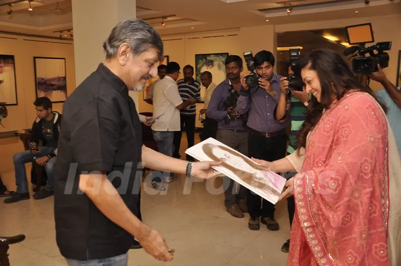 Amol Palekar Paints Bindiya Goswami