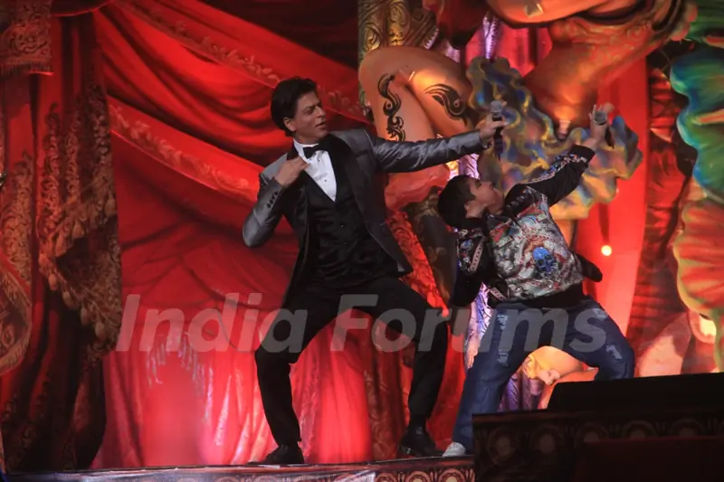 Shahrukh Khan performs with Akshat Singh at the Opening of Got Talent - World Stage Live