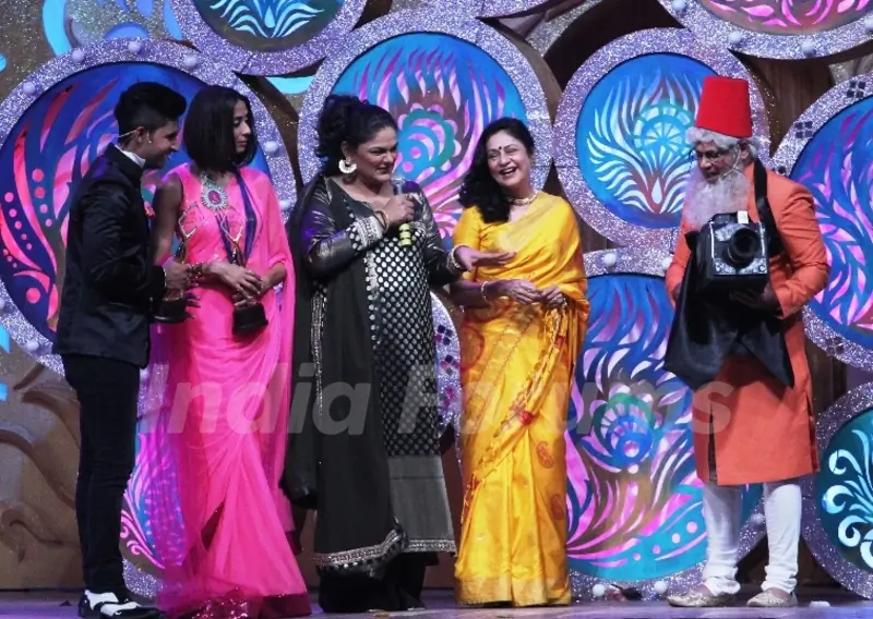 Achint Kaur and Ravi Dubey from Jamai Raja win Favorite Saas Jamai Jodi at Zee Rishtey Awards 2014