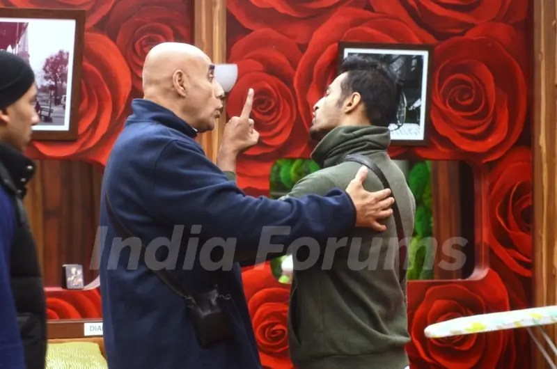 Puneet Issar and Upen Patel indulge in a fight in Bigg Boss 8