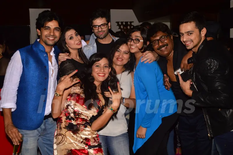Diya Aur Baati Hum Team pose for the camera at India-Forums 11th Anniversary Bash