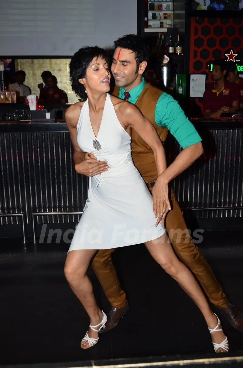 Sandip Soparkar and Jessy Randhawa perform at their Christmas Bash