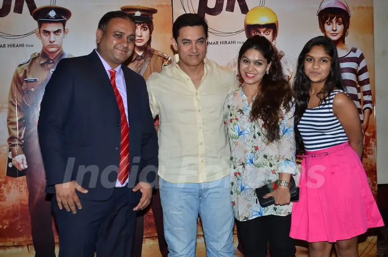 Aamir Khan poses with fans at P.K. Contest Winners Meet