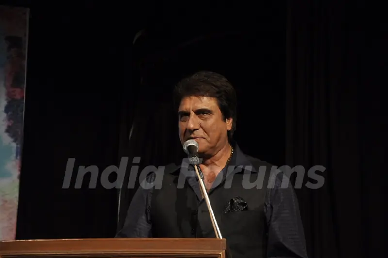 Raj Babbar addressing the audience at Ali Peter John Book Launch