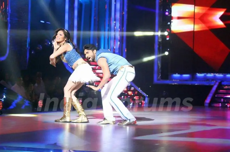 Drashti Dhami & Salman Yusuf Khan  on Jhalak 6