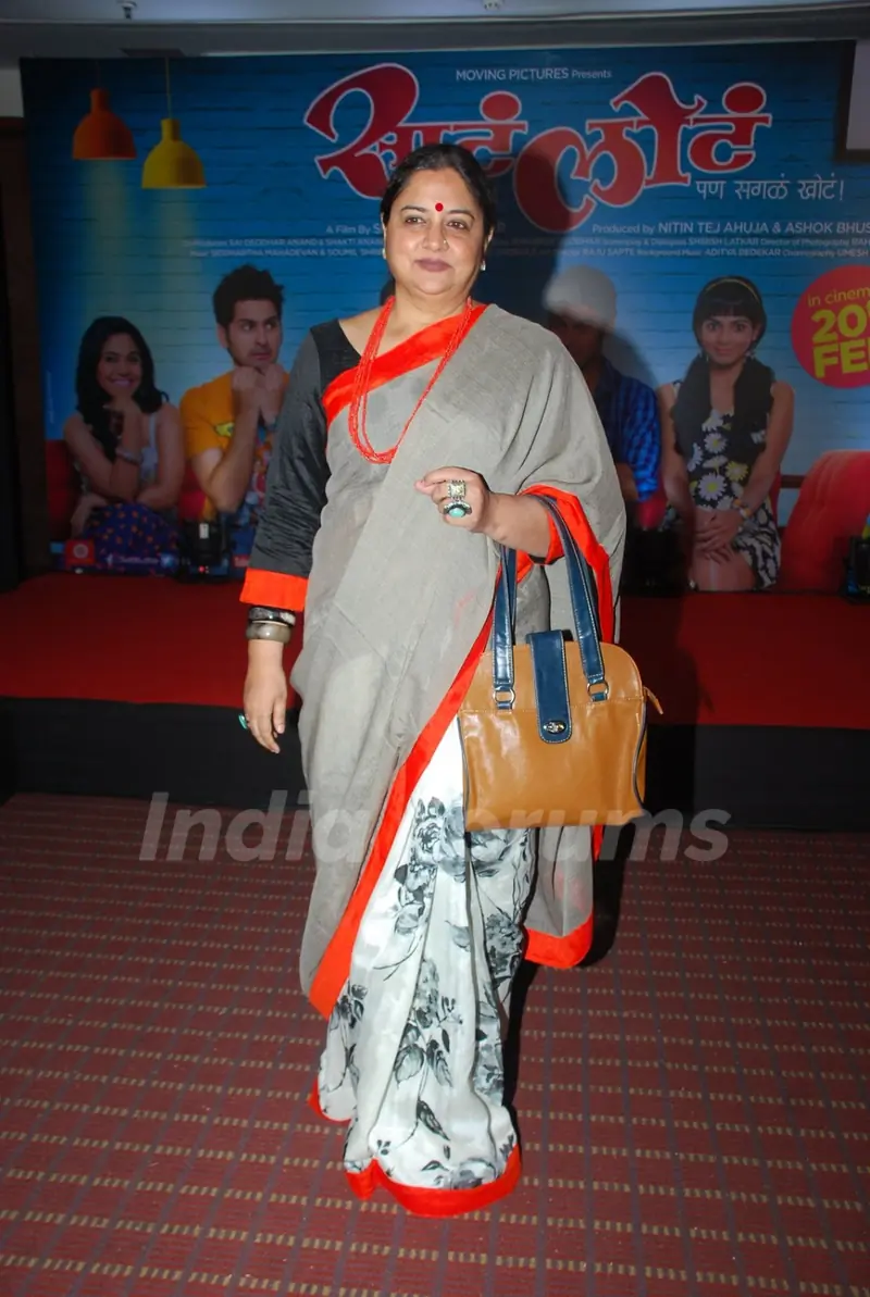 Shama Deshpande poses for the media at the Music Launch of Marathi Movie Sata Lota Pan Sagla Khota