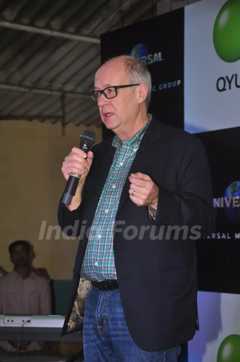 Max Hole interacts with the audience at the Launch of 'The Dharavi Project'