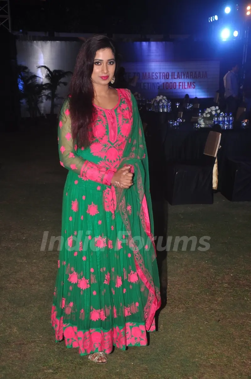 Shreya Ghoshal poses for the media at the Music Launch of Shamitabh