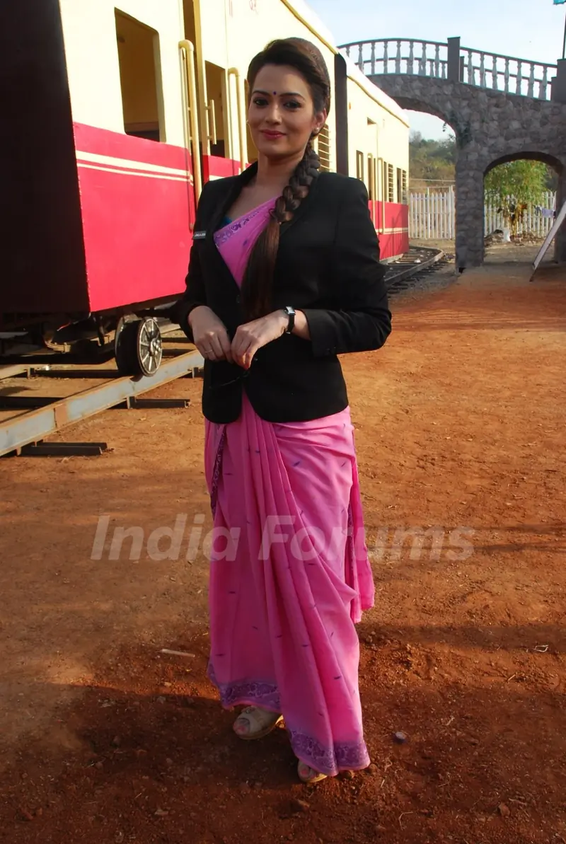 Samiksha Bhatnagar poses for the media at the Launch of 'Peterson Hill'