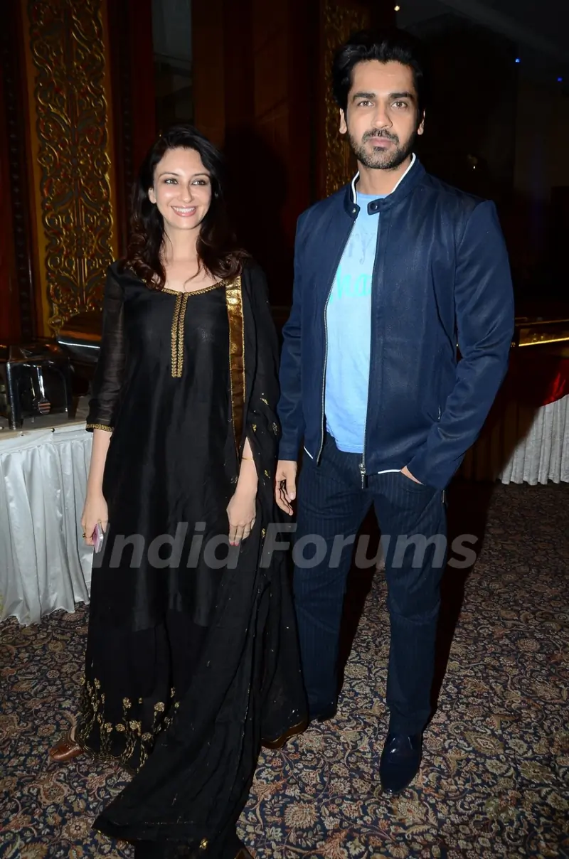 Arjan Bajwa and Saumya Tandon pose for the media at Irshad Kamil's Book Launch