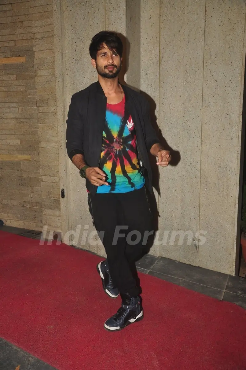 Shahid Kapoor poses for the media at the Success Bash of Queen