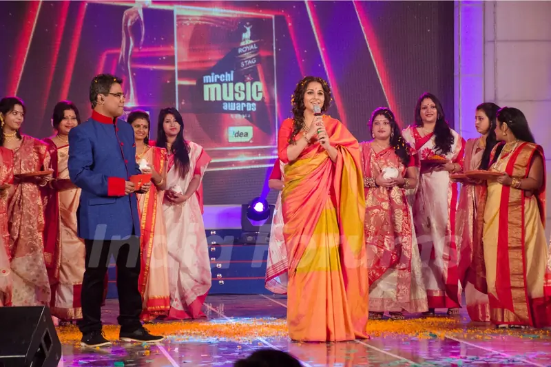 Vidya Balan interacts with the audience at Royal Stag Mirchi Music Awards Bangla 2014