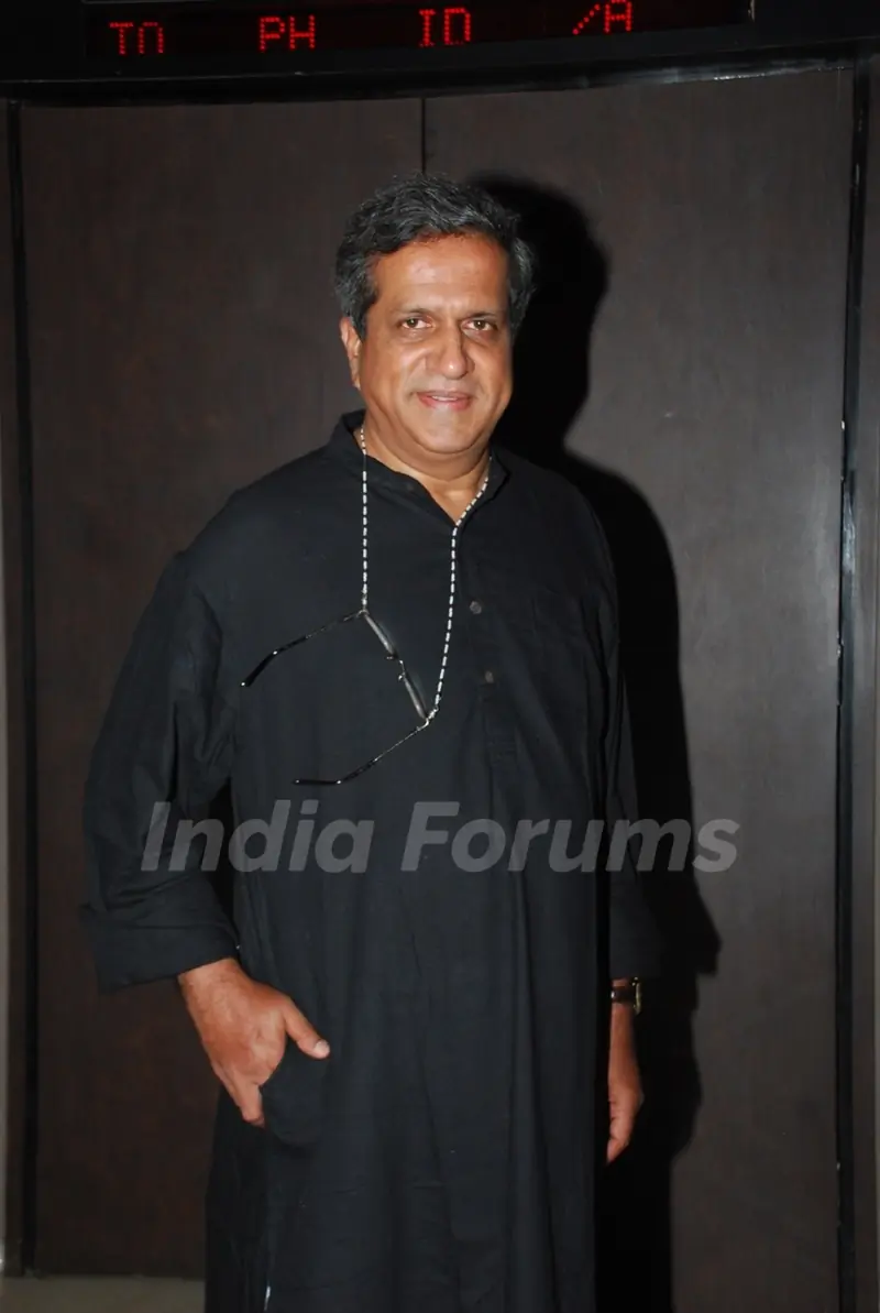 Darshan Jariwala poses for the media at Chishty Foundation Event