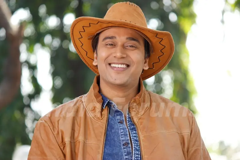 Itna Karo Na Mujhe Pyaar