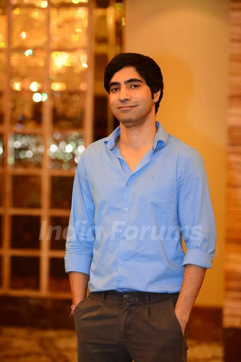 Arfi Lamba poses for the media at Dinesh Raheja and Jeetendra Kothari's Book Launch