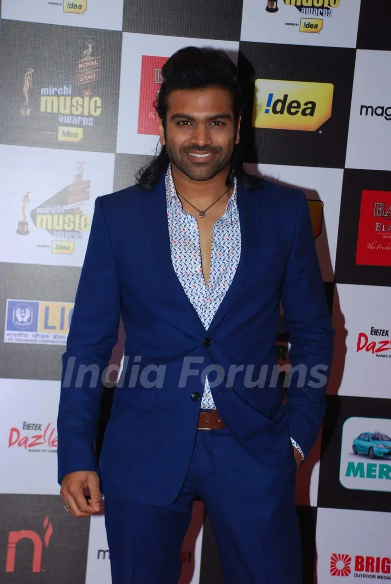 Sreeram Chandra poses for the media at Radio Mirchi Awards