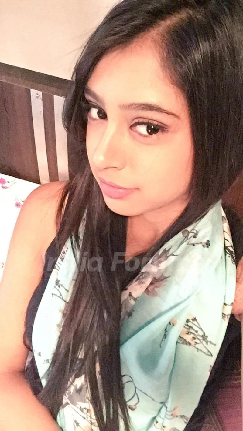 Niti selfie at shoot12
