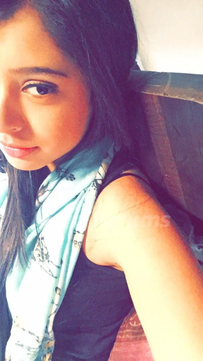 Niti selfie at shoot16