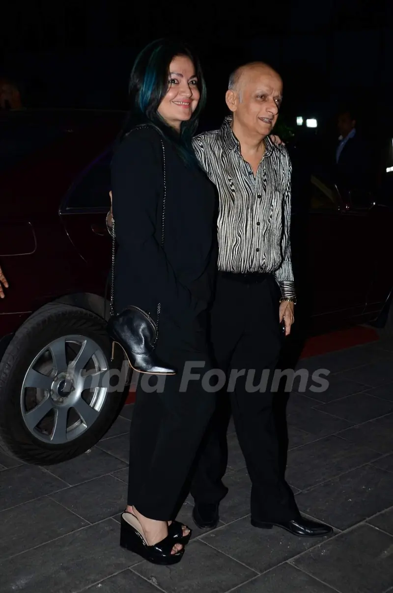 Pooja Bhatt and Mukesh Bhatt pose for the media at Tulsi Kumar's Wedding Reception