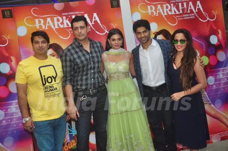 Team poses for the media at the Trailer Launch of Barkhaa