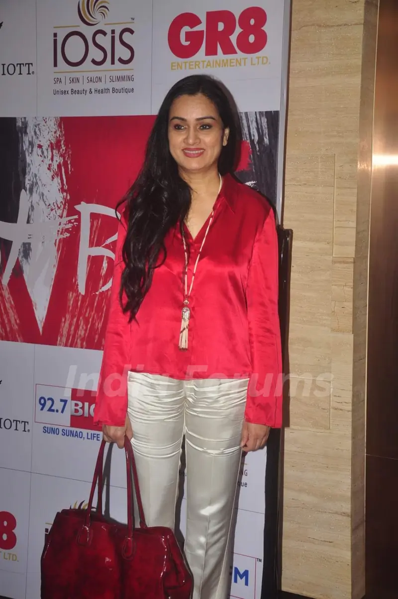 Padmini Kolhapure poses for the media at GR8 Beti Bash