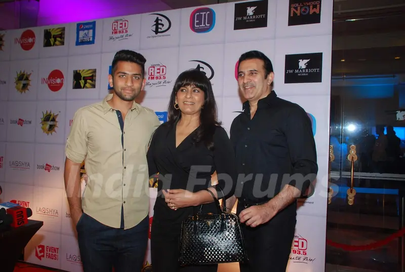 Archana Puran Singh and Parmeet Sethi pose with their Son at Ghanta Awards 2015