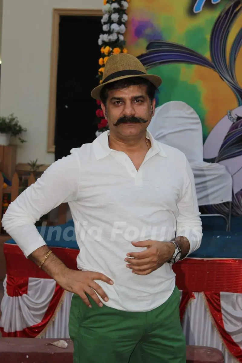 J D Majethia poses for the media at the 200 Episodes Completion Bash