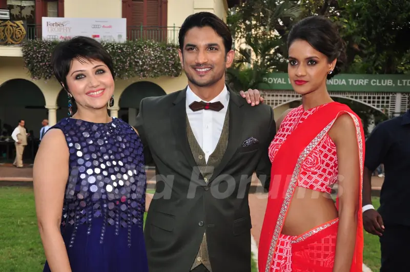 Detective Byomkesh Bakshy! Team poses for the media at the Derby