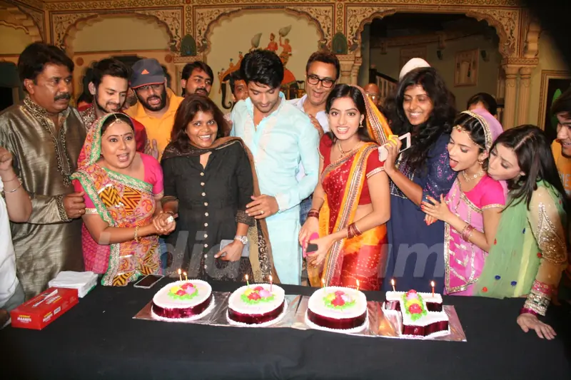 Diya Aur Baati Hum Completes 1000 Episodes