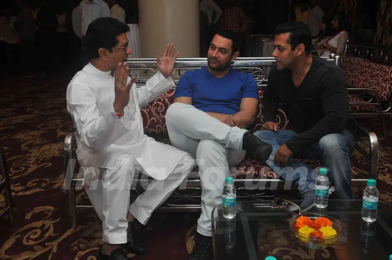 Raj Thackeray was snapped in conversation with Aamir Khan and Salman Khan at the Meet on Mumbai